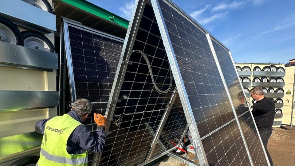 Rangée de panneaux solaires de l'Energy Box